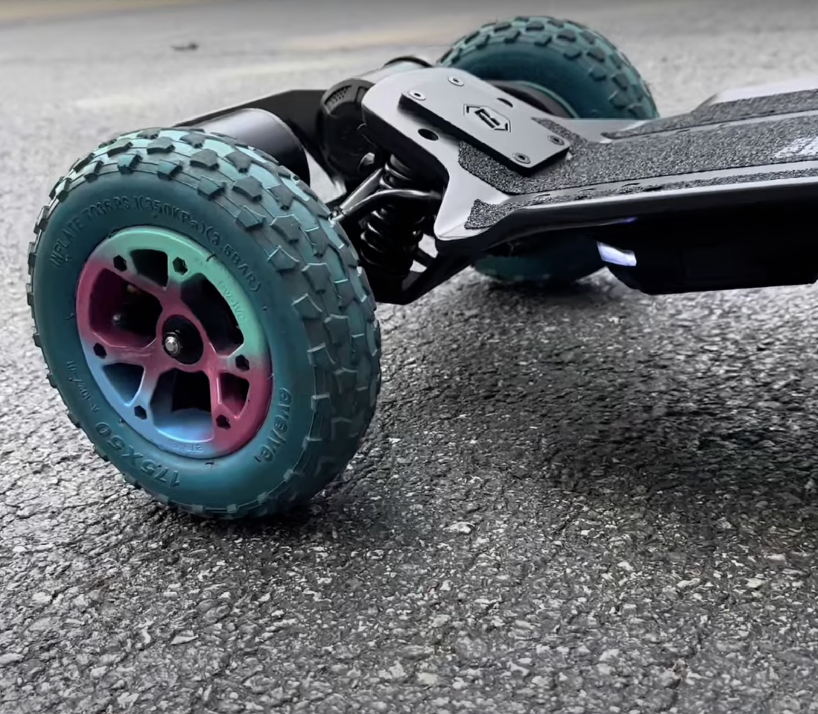 Pneus 7 pouces Knobby Renegade Diablo grip tout-terrain